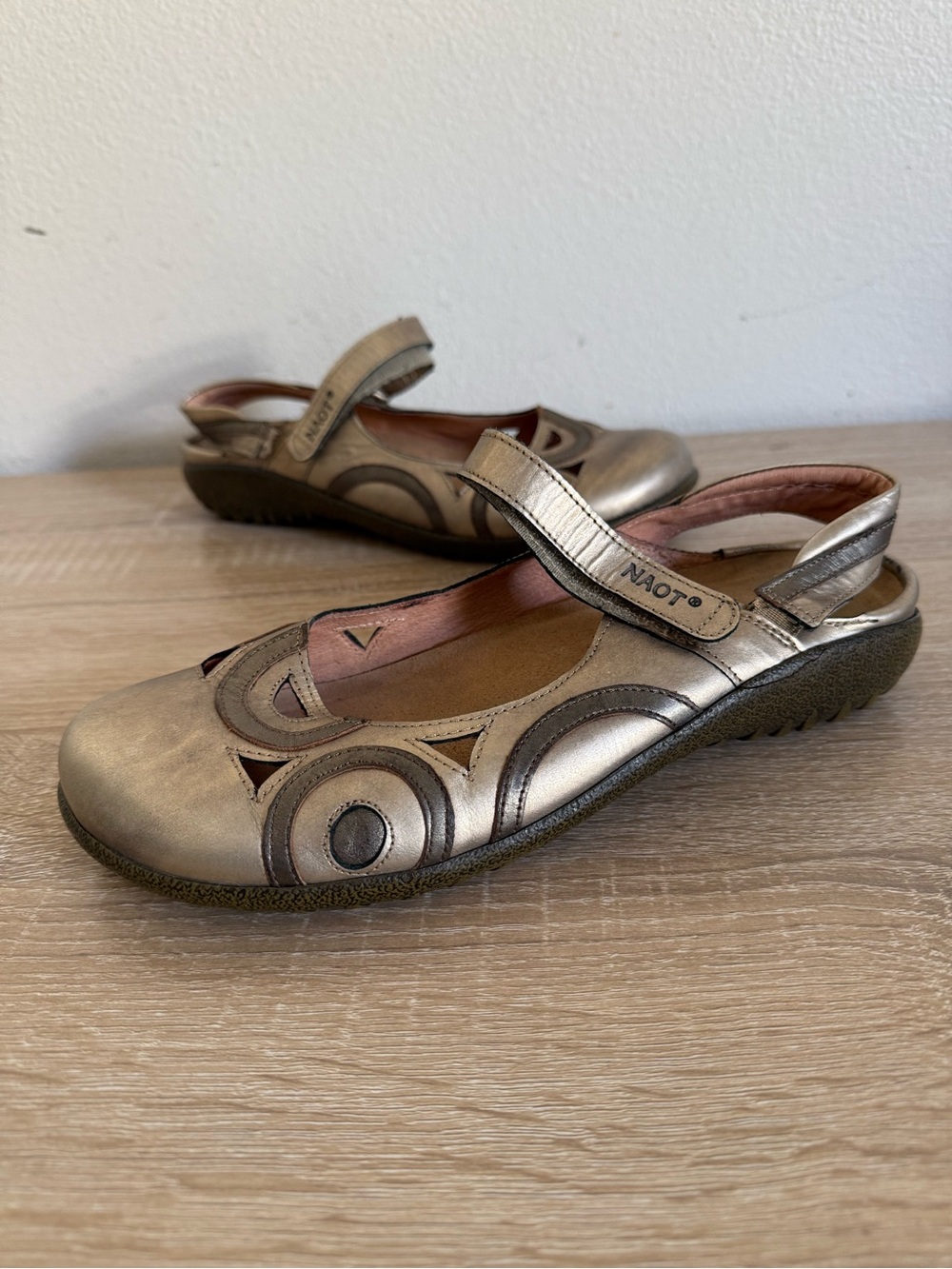 NAOT rongo pewter leather mary Jane slingback shoes Sz 39/8 - Picture 3 of 5